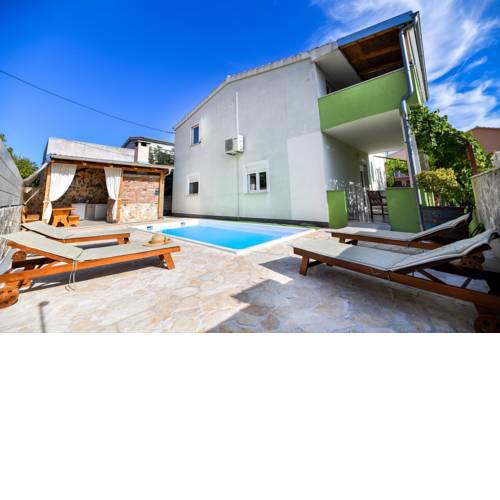 Villa Medun- private pool, bbq, parking, airconditioning
