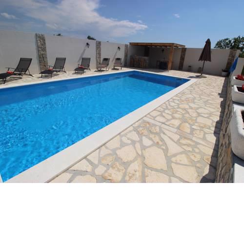 Charming Villa in Policnik with Pool