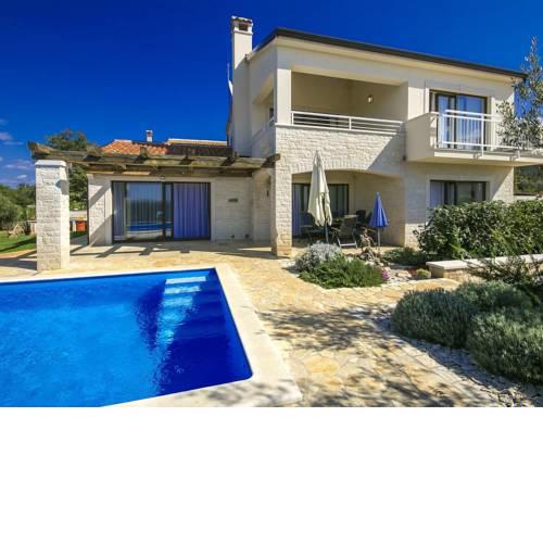 Villa Nira