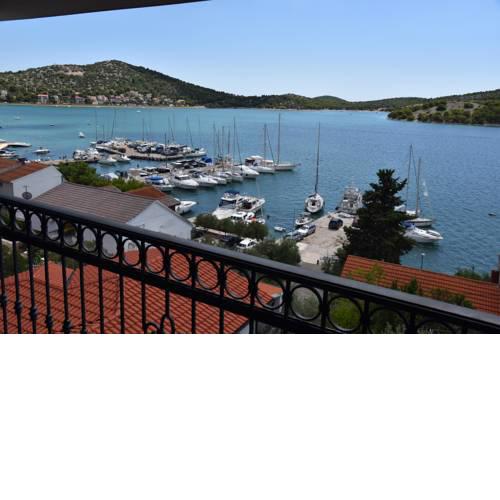 Villa Pina Appartment Chantos