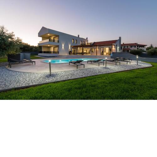 Villa Posidonia with sea view and surrounded by olive trees