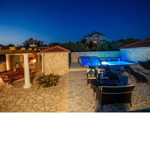 Beautiful Holiday Home in Debeljak with Swimming Pool