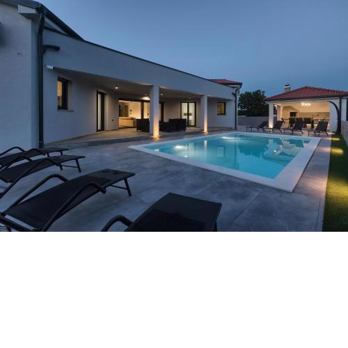 Villa Speranza with Illuminated Pool