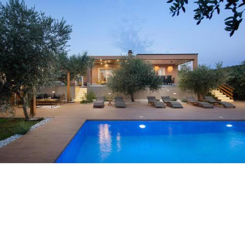 Villa Stanzietta Novigrad for 10 at Olive orchard