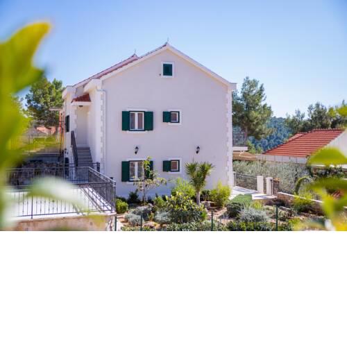 Villa Sun Garden - 4 star villa, quiet bay, BBQ, 50m from the sea