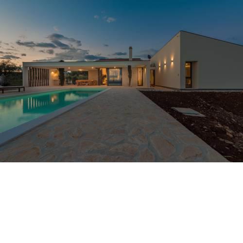 Villa T