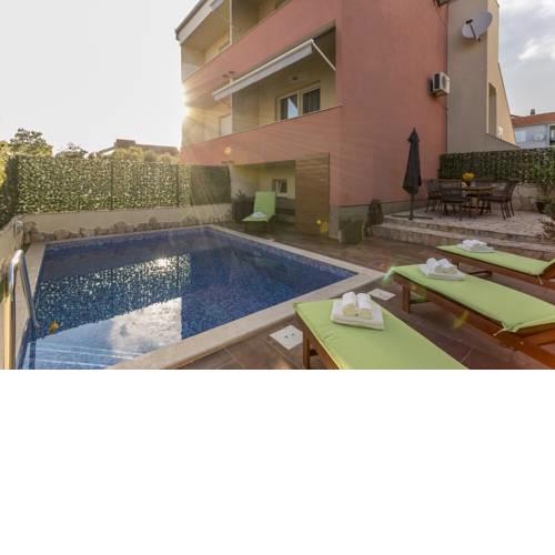 Villa Tango I