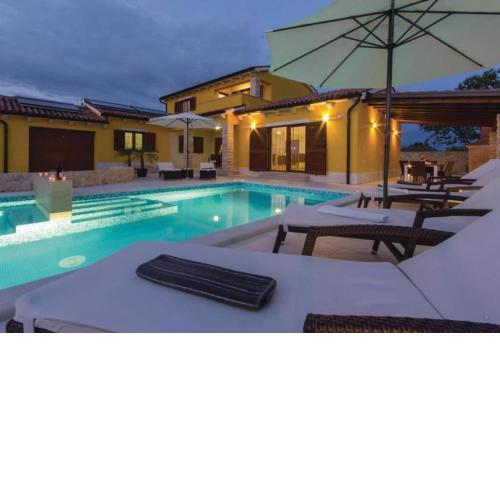 Villa Tea in Vodnjan with Pool Heating