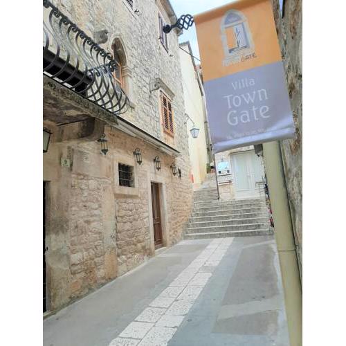 Villa Town Gate
