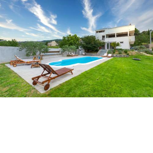 Villa Ume with swimming pool and volleyball court