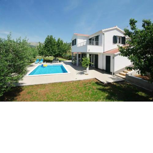 Villa Viki - with heated pool