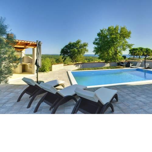 Villa White