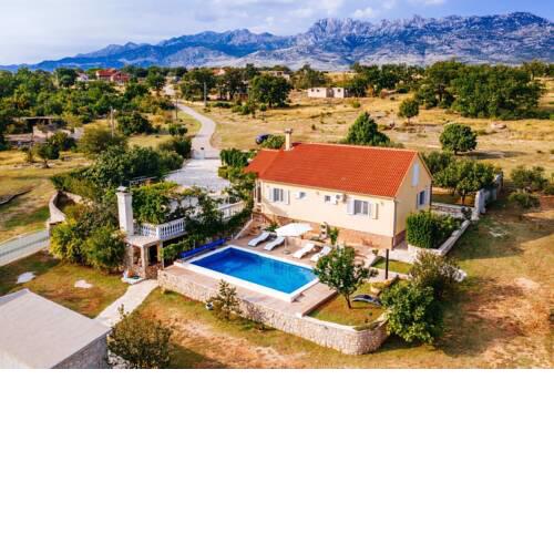 Villa with pool Sucic