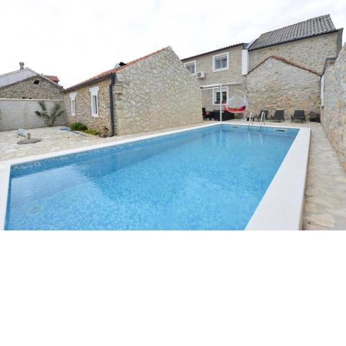 Villa with private pool and jacuzzy