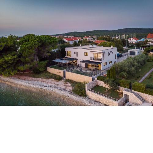 Villas La Mer, Veritas