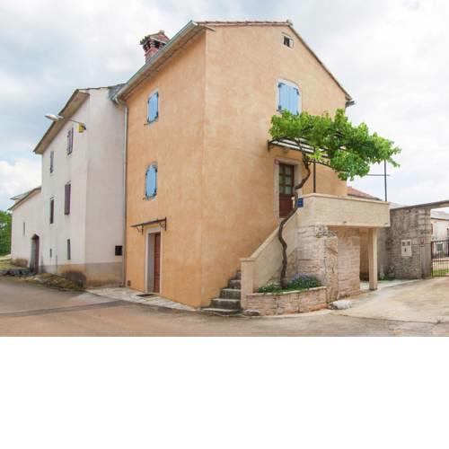 Vintage Apartment in Pazin with Terrace