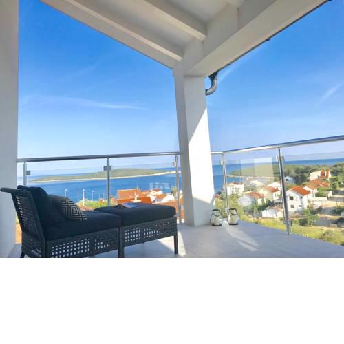 Visit Aylin Vis
