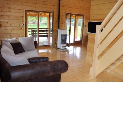 V's place - wooden house with pool