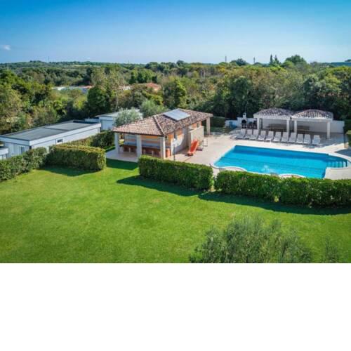 Welcoming Mobile Home in Banjole with Swimming Pool