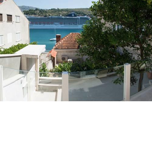 Zara Apartments