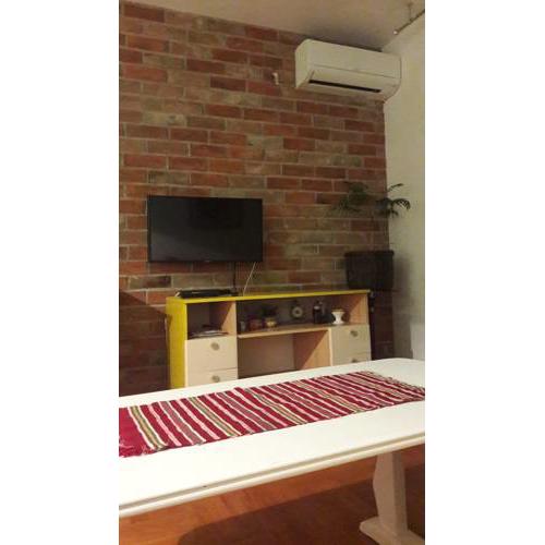 Zephyr-decent,airy apartment