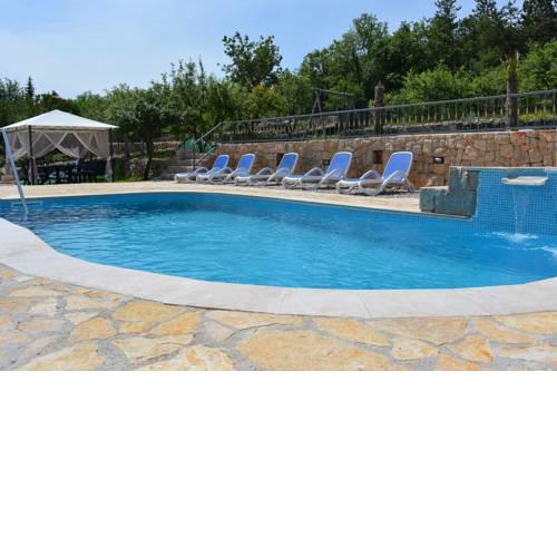 Zuzuli Villa Sleeps 14 with Pool Air Con and WiFi